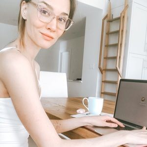 Meet your Posher, Adrienne